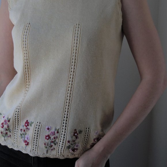 Vintage Women embroidered top - Picture 2 of 4